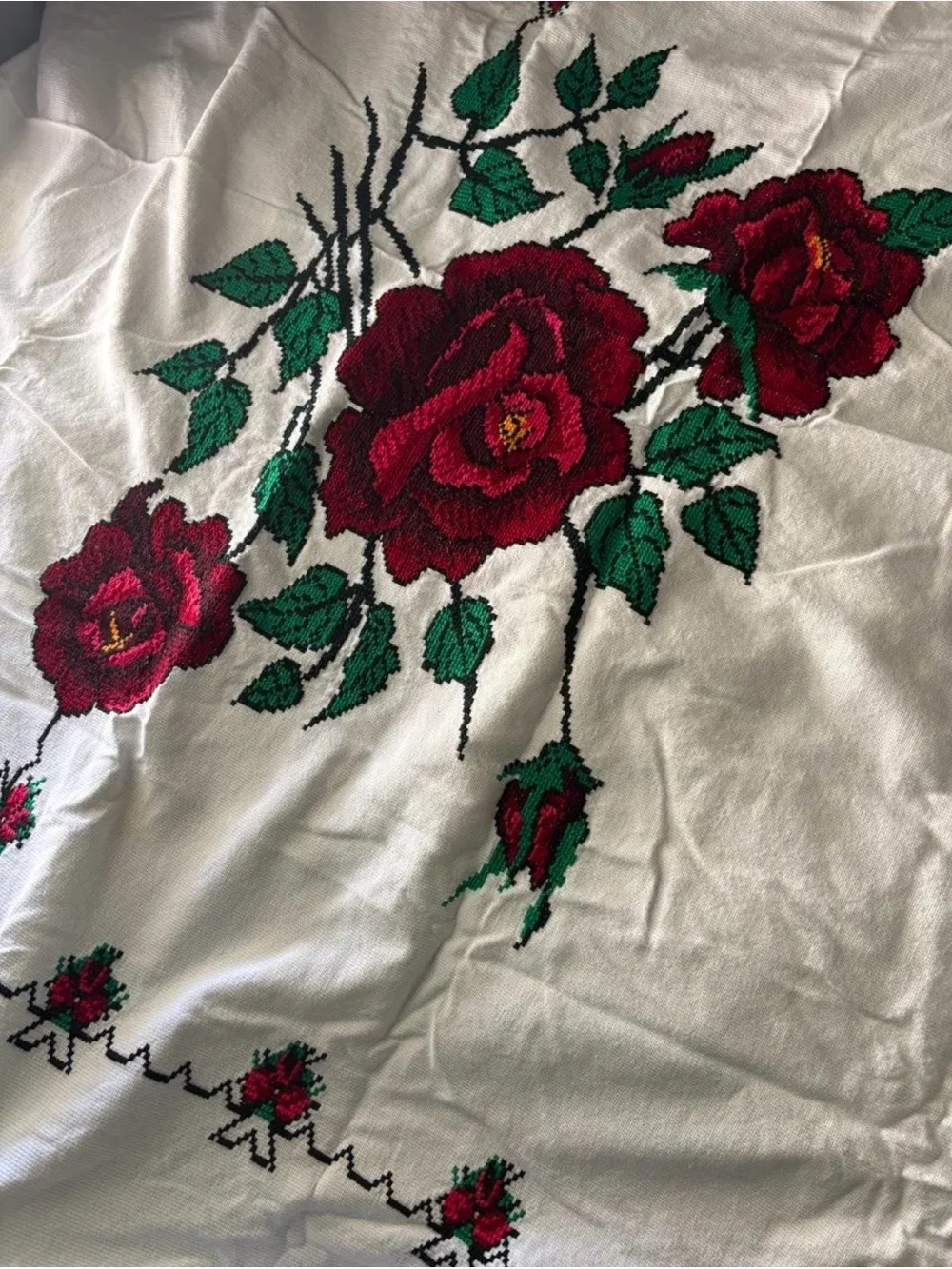 Handmade Floral Rose Embroidered White Table Cover - Red & Green